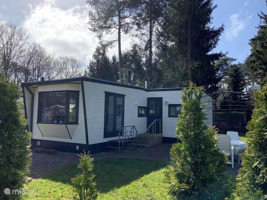 スピール Sfeervol Chalet In Drenthe Bij Het Dwingelderveldヴィラ エクステリア 写真